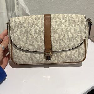 Micheal Kors Crossbody
